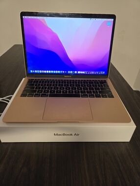 2019 13" Macbook Air Rose Gold (256GB/8GB, 1.6 GHz Intel i5)